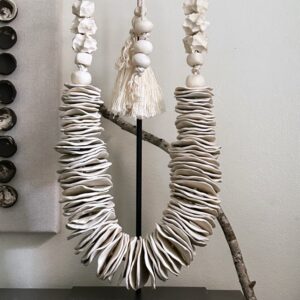 Collar blanco pedestal